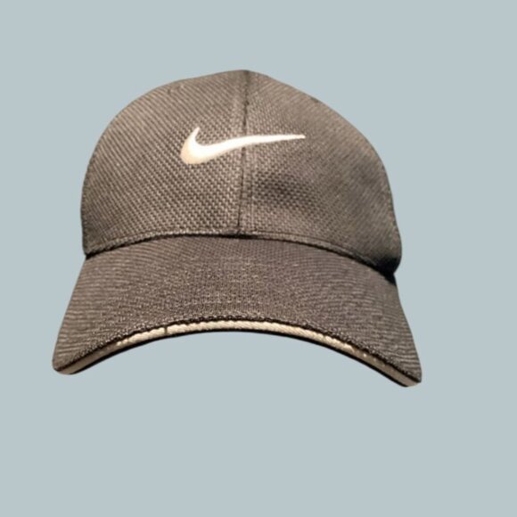 Nike Black Flexfit Golf Hat With White Swoosh Logo & Embroidered Details - Picture 5 of 12
